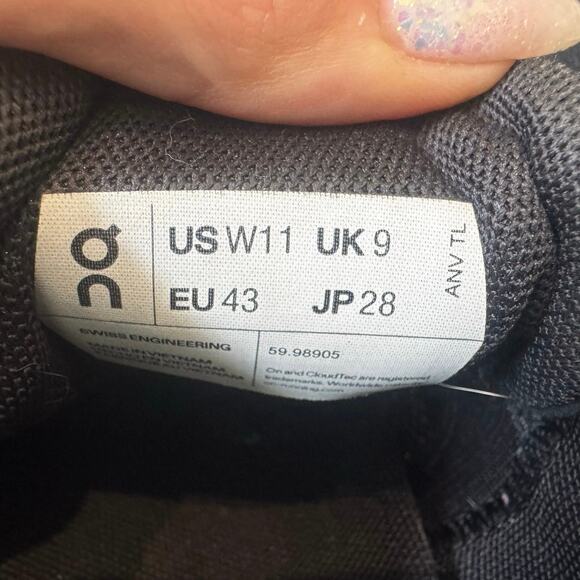 On Running Women’s Cloud 5 Sneakers Size 11 Black Knit Slip On Easy Lace - Picture 5 of 9